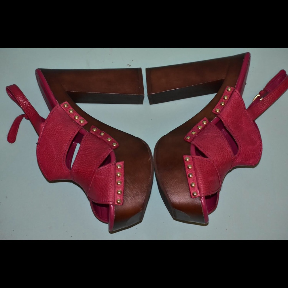 BCBG GENERATION FUSHIA WOODEN PLATFORM SANDAL